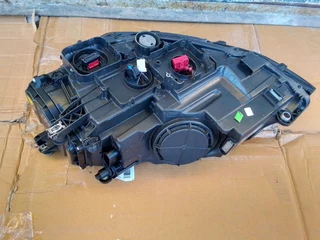 (2013-2016) VW GOLF 7 GTI RIGHT SIDE LED XENON HEADLIGHT FOR SALE. IN GOOD CONDITION