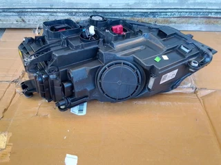 (2013-2016) VW GOLF 7 GTI RIGHT SIDE LED XENON HEADLIGHT FOR SALE. IN GOOD CONDITION