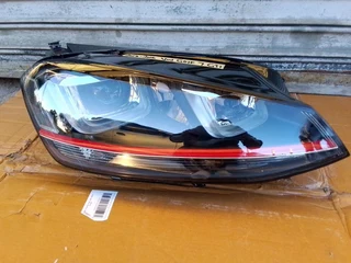 (2013-2016) VW GOLF 7 GTI RIGHT SIDE LED XENON HEADLIGHT FOR SALE. IN GOOD CONDITION