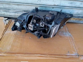 (2007-2010) BMW E90 PREFACE RIGHT SIDE XENON HEADLIGHT FOR