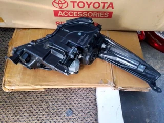 (2017-2021) TOYOTA FORTUNER LEFT SIDE NORMAL HEADGHT FOR SALE