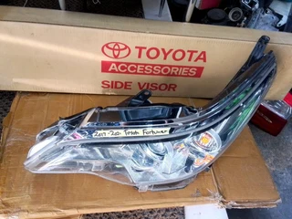 (2017-2021) TOYOTA FORTUNER LEFT SIDE NORMAL HEADGHT FOR SALE