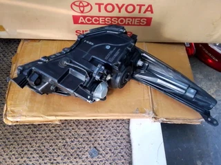 (2017-2021) TOYOTA FORTUNER LEFT SIDE NORMAL HEADGHT FOR SALE