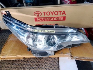 (2017-2021) TOYOTA FORTUNER RIGHT SIDE NORMAL HEADGHT FOR SALE.