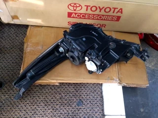 (2017-2021) TOYOTA FORTUNER RIGHT SIDE NORMAL HEADGHT FOR SALE.