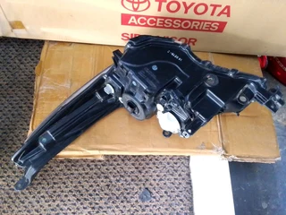 (2017-2021) TOYOTA FORTUNER RIGHT SIDE NORMAL HEADGHT FOR SALE.