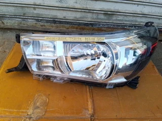 (2016-2020) TOYOTA HILUX GD6 LEFT SIDE NORMAL HEADLIGHT FOR SALE  .IN GOOD CONDITION.