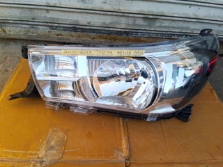 (2016-2020) Toyota Hilux Gd6 Left Side Normal Headlight For Sale  .in Good Condition.