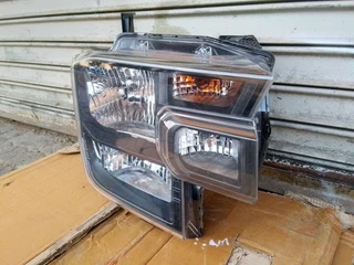 ( 2022-2024) FORD RANGER T9 RIGHT NORMAL HEADLIGHT FOR SALE ..IN GOOD CONDITION
