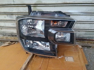 ( 2022-2024) FORD RANGER T9 RIGHT NORMAL HEADLIGHT FOR SALE ..IN GOOD CONDITION