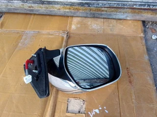 (2003-2009) TOYOTA LAND CRUSER LEFT SIDE MIRROR FOR SALE .IN GOOD CONDITIN