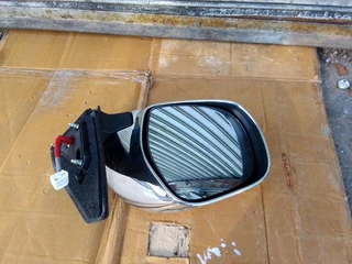(2003-2009) TOYOTA LAND CRUSER LEFT SIDE MIRROR FOR SALE .IN GOOD CONDITIN