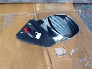(2003-2009) TOYOTA LAND CRUSER LEFT SIDE MIRROR FOR SALE .IN GOOD CONDITIN