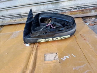 (2016-2020) TOYOTA FORTUNER LEFT SIDE MIRROR FOR SALE