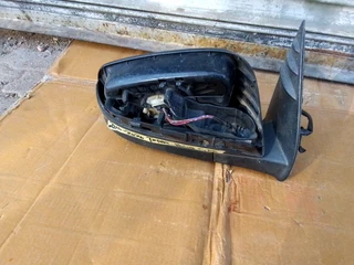 (2016-2020 ) TOYOTA HILUX GD6 RIGHT SIDE MIRROR FOR SALE