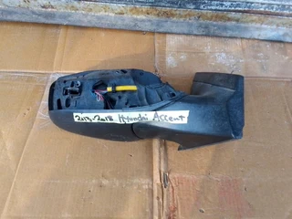 (2013-2018) Hyundai Accent Right Side Mirror For Sale