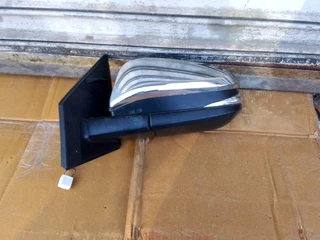 (2016-2020) TOYOTA HILUX GD6 LEFT SIDE MIRROR FOR SALE