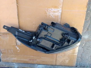 (2017-2020) KIA PICANTO LEFT SIDE NORMAL HEADLIGHT FOR SALE  .IN GOOD CONDITION