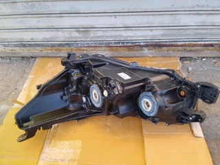 (2021-2023) TOYOTA HILUX GD6 RIGHT SIDE NORMAL HEADLIGHT FOR SALE