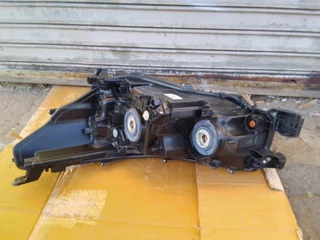 (2021-2023) TOYOTA HILUX GD6 RIGHT SIDE NORMAL HEADLIGHT FOR SALE