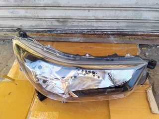 (2021-2023) TOYOTA HILUX GD6 RIGHT SIDE NORMAL HEADLIGHT FOR SALE
