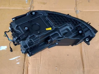 (2018-2021) VW GOLF 7.5 RIGHT SIDE LED XENON HEADLIGHT FOR SALE .IN GOOD CONDITION