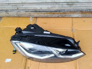 (2018-2021) VW GOLF 7.5 RIGHT SIDE LED XENON HEADLIGHT FOR SALE .IN GOOD CONDITION