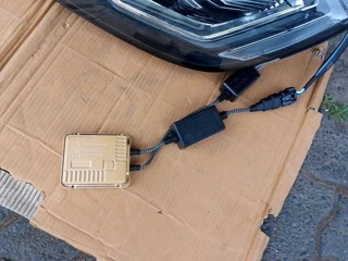 ( 2018-2021) VW GOLF 7.5 LEFT AND RIGHT LED XENON HEADLIGHT FOR SALE . IN GOOD CONDITION