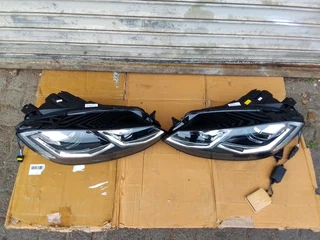 ( 2018-2021) VW GOLF 7.5 LEFT AND RIGHT LED XENON HEADLIGHT FOR SALE . IN GOOD CONDITION