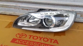 2016-2018 Volvo S60 Lhs Xenon Headlight For Sale