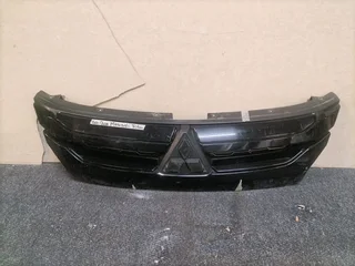 2921-2023 Mitsubishi Triton Grill For Sale