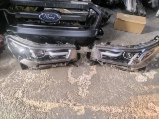 2021-2023 TOYOTA HILUX LEGEND BOTH SIDE XENON HEADLIGHT FOR SALE