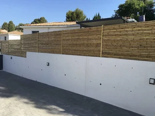 Picket fencing and bamboo fencing