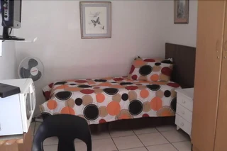 Gemeubeleerde kamers, ontbyt, wasgoed ens.