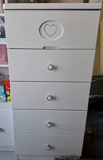 Chest of drawers