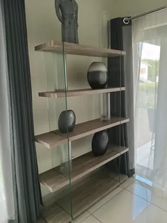 Display shelf in excellent condition