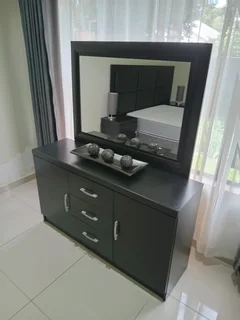 2nd hand bedroom suite excellent condition