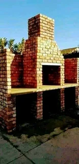 Braai stands/ Outdoor fireplace