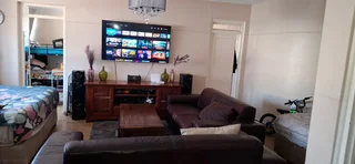 Two bedroom apartment to let near Berea Centre