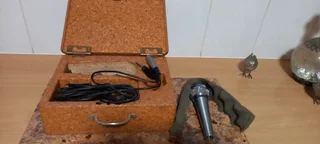 SHURE 588SA MICROPHONE AND CASE