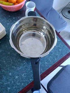 Bon voyage stainless steel 9 litre pressure cookers R450