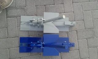 Aluminum window corner crimping machine