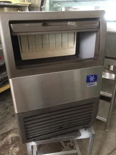 UG30 Manitowoc Self Contained Undercounter Ice Cube Machine Solid Octagonal Cube30 kgs/24hrs