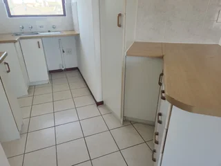 2 bedroom. De tyger. Parow north apartment. Available  1feb. R10 000