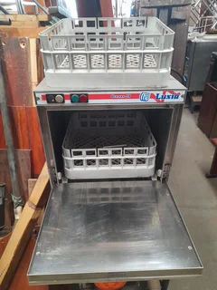 Glasswasher, Automatic. Plumbed In  With Wash And Rinse cycle