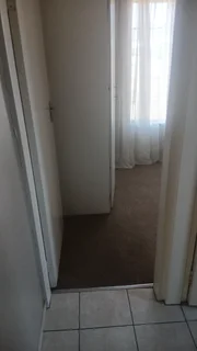 A bedroom to share in a 2 bedroom, 2 bathroom apartment for a lady to share in Radiokop,Rental 3300,