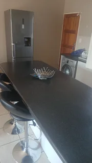 A bedroom to share in a 2 bedroom, 2 bathroom apartment for a lady to share in Radiokop,Rental 3300,