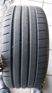 1x 235 35 19 Bridgestone potenza sport tyre with 90% treads available for sale