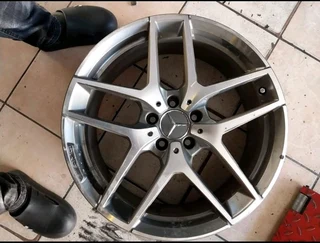 1x 19inch Mercedes single rim available for sale