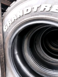 1x 265 65 17 DUNLOP Grandtrek AT3G tyre with good treads available for sale